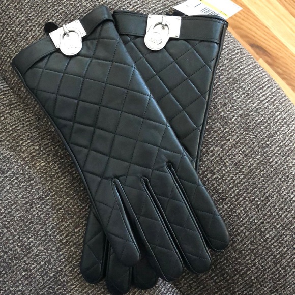 Michael Kors Accessories - ONE HOUR 🔥Michael  Kors leather black gloves NWT